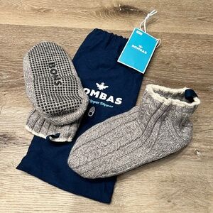 Bombas Gripper Slippers NWT